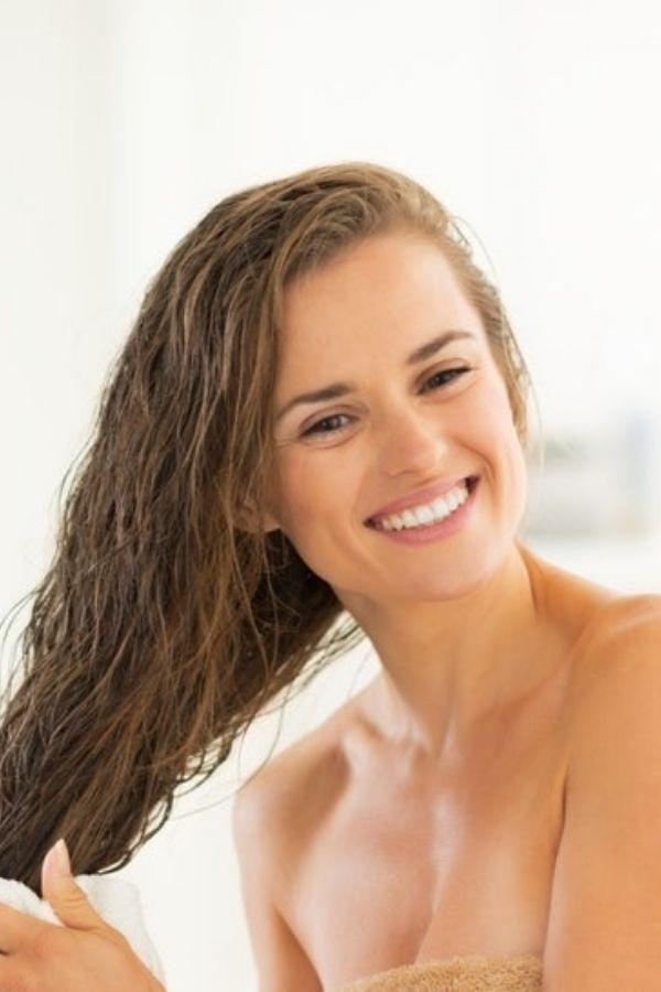7 tricks on how to dry your hair quickly without using a hairdryer - Nutree Cosmetics
